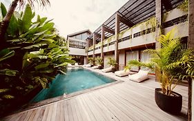 Thehub Pererenan Coworking, Pool And Rooftop Canggu (bali)